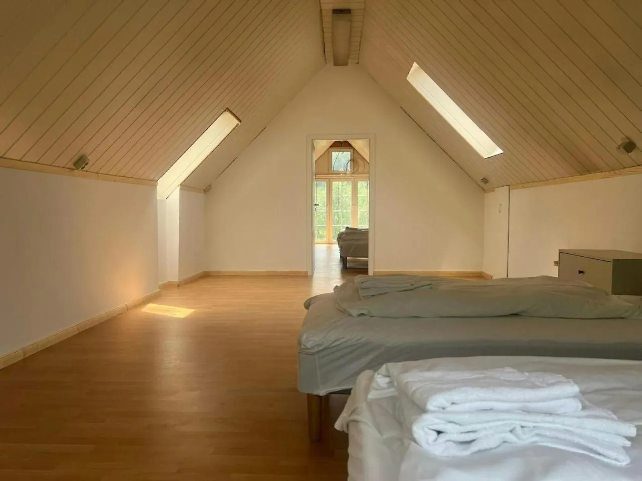 Spacious Apartment For 10 Hamburg
