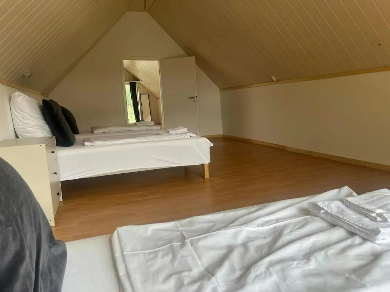 Spacious Apartment For 10 Hamburg