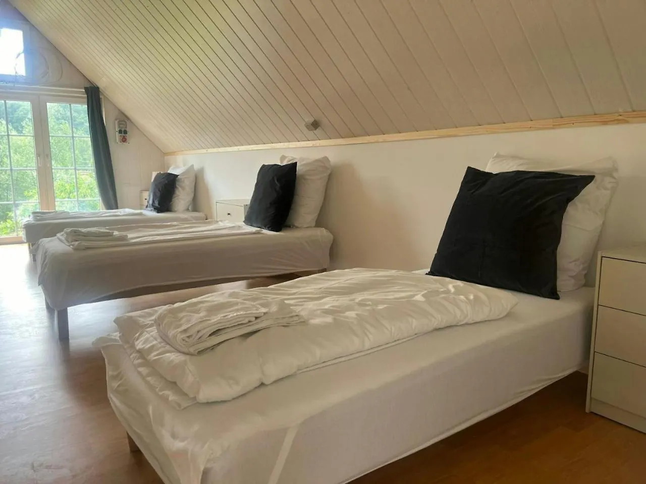 Spacious Apartment For 10 Hamburg