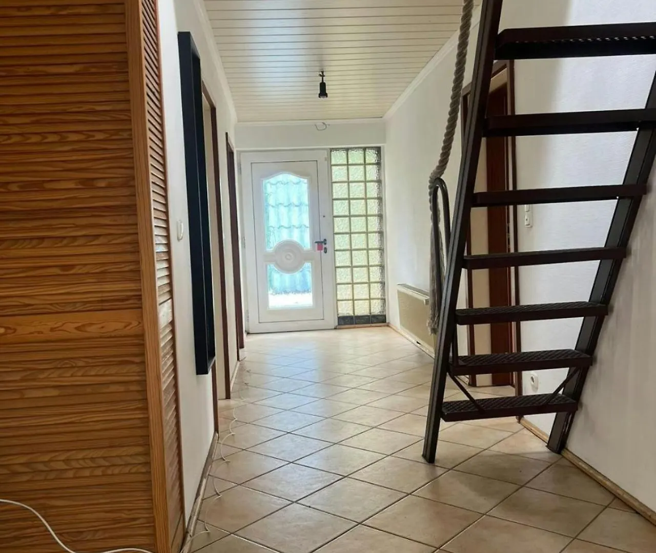 Spacious Apartment For 10 Hamburg